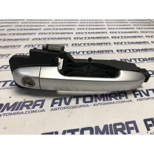 Ручка дверей зовнішня передня права Kia Ceed колір 9S 2006-2012  826651H000